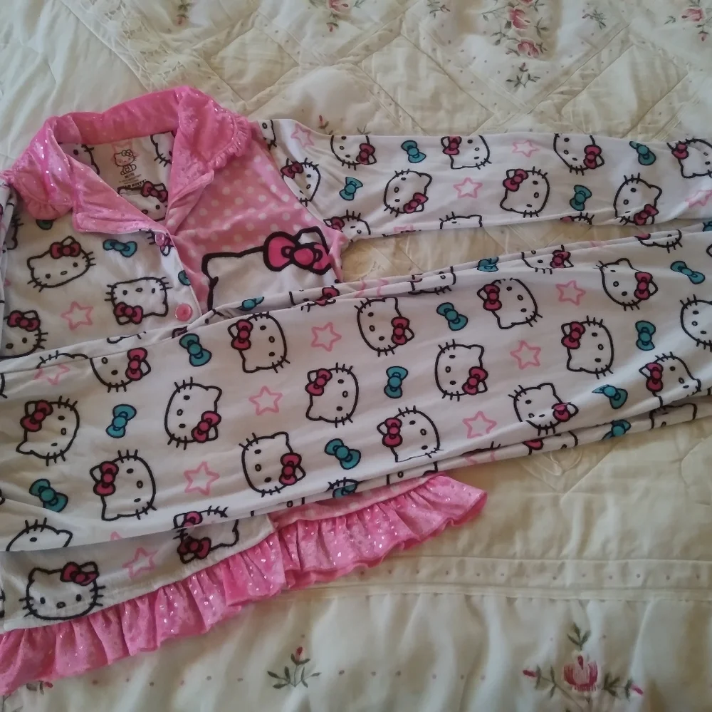 Hello kitty girls 7/8 pajamas set with satin like ruffled edges & collar